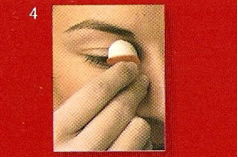 4° passo: posizionarsi all’inizio dell’occhio. La parte più “piccola” della spugnetta deve puntare al condotto lacrimale.