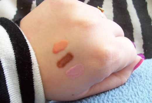 Lip gloss Avon sulla pelle colortrend