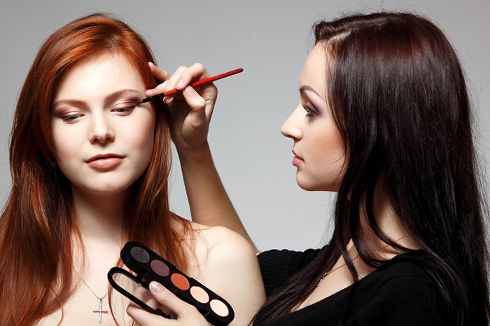 online-makeup-artist-course-700