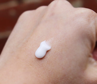 Embryolisse-Hydra-Mat-Emulsion-per-una-pelle-idratata-e-opacizzata2